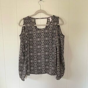 Xhilaration Black and White Geometric Blouse